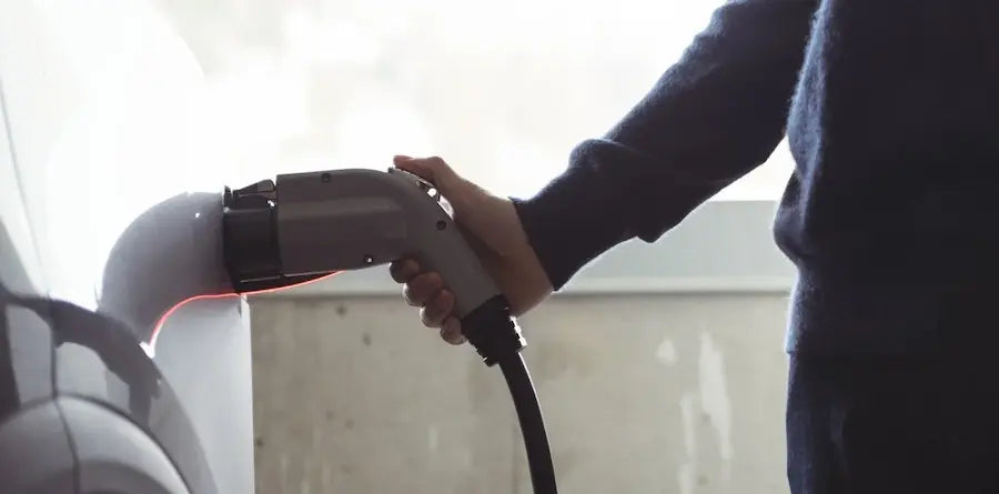 Consigli su come ricaricare auto elettrica a casa ottimizzando i costi